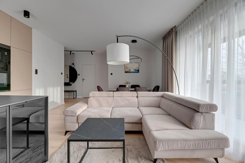 Zajezdnia Wrzeszcz 2 By Grand Apartments Гданьск Экстерьер фото